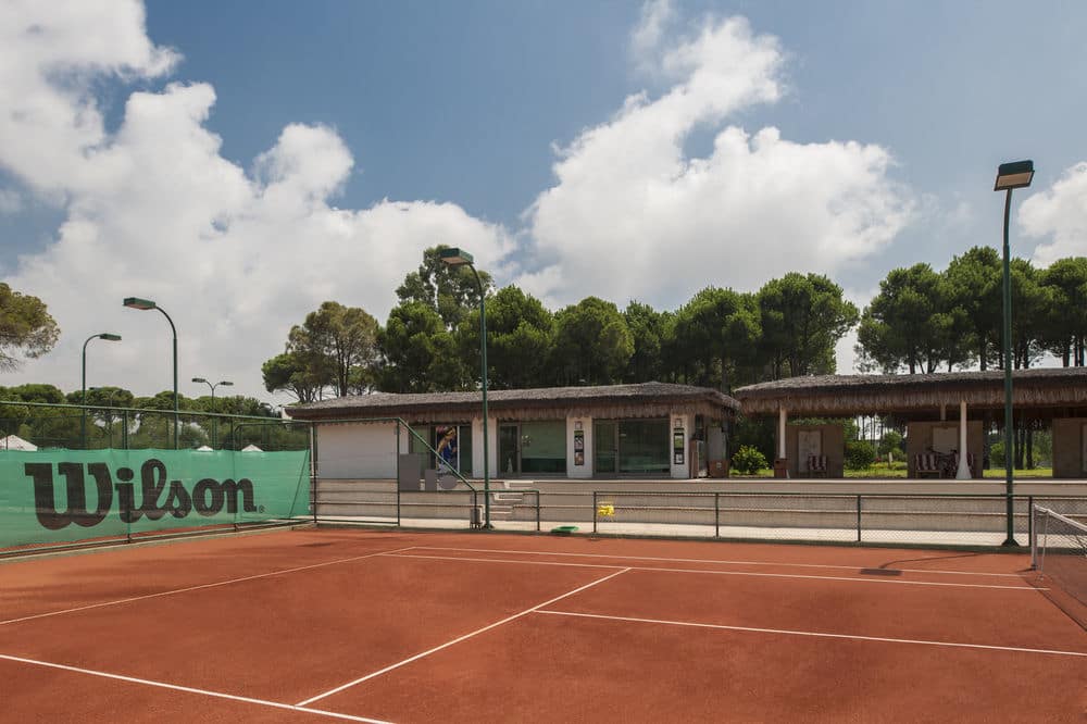 Теннисный корт