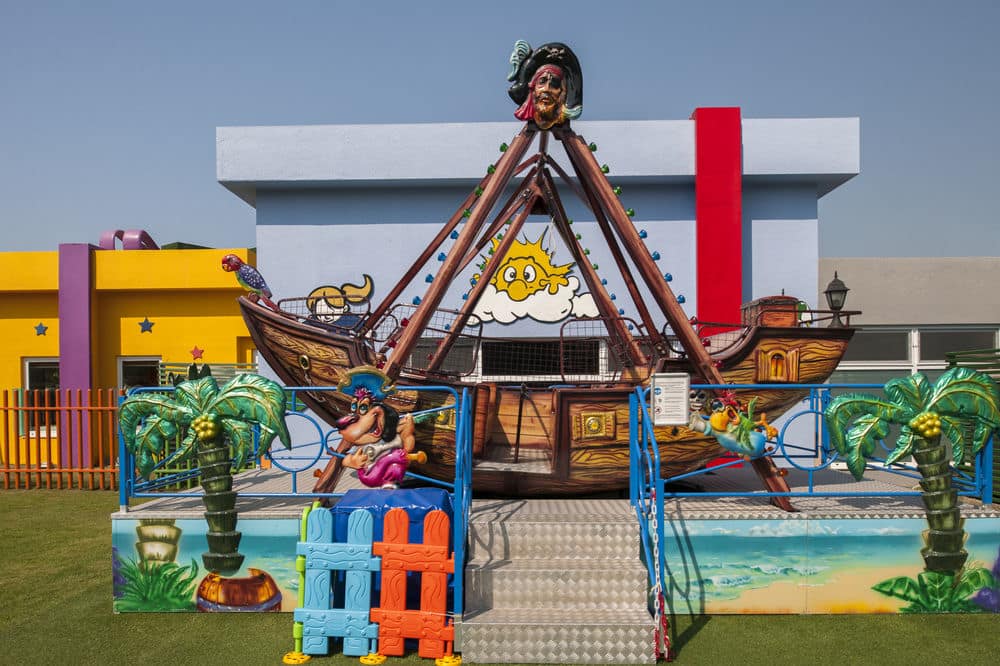 Игровая площадка для детей (снаружи)