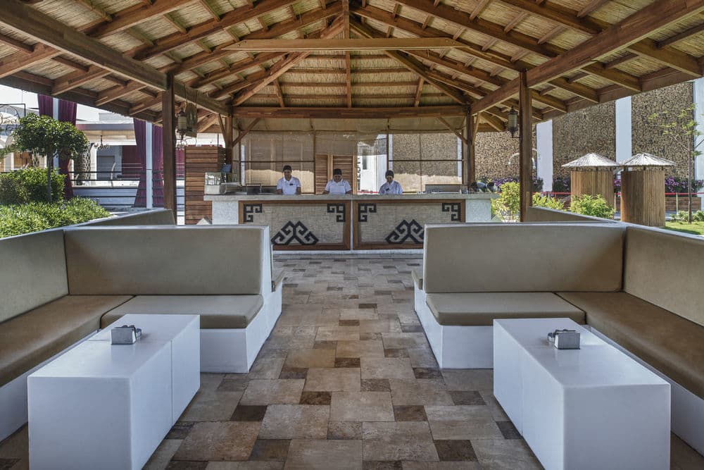 Бар у бассейна