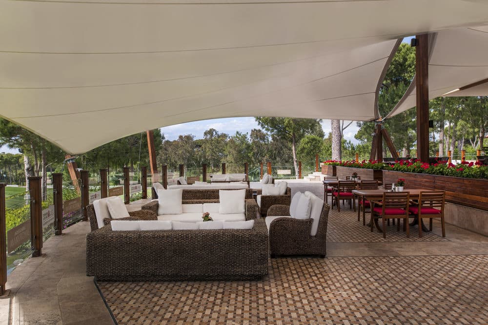 Бар у бассейна