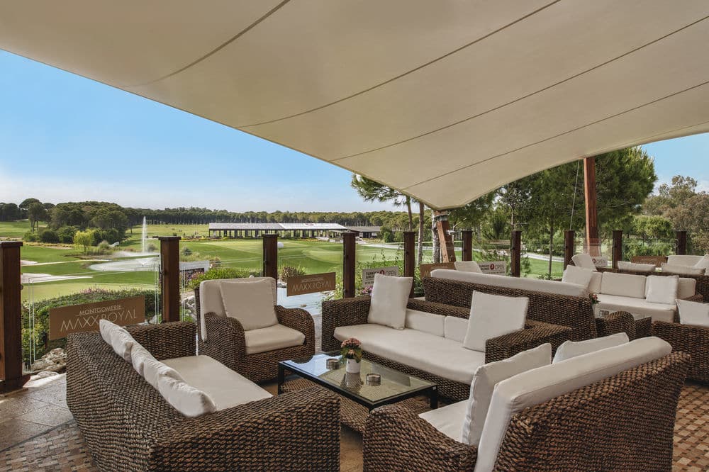 Бар у бассейна