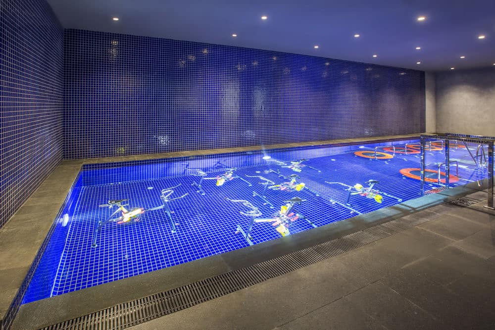 Закрытый бассейн