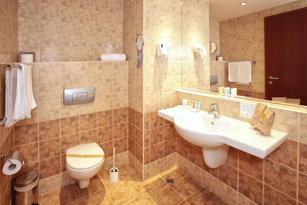 Полулюкс - Раковина в ванной комнате