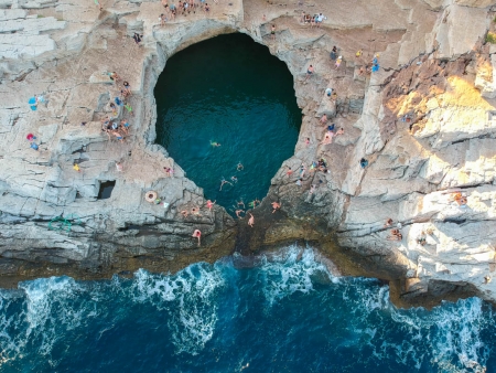 Уютная греческая лагуна Гиола